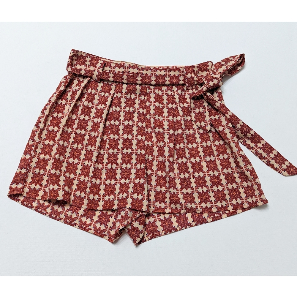 Shrinking Violet Flowy Belted Shorts Size S